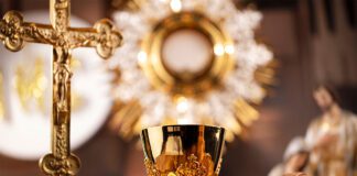 Dąbrowa Tarnowska 36 latka włamała się do sklepu z dewocjonaliami