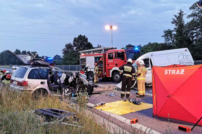 Dąbrowa Tarnowska tragiczny wypadek na DK73 Nie żyją trzy osoby