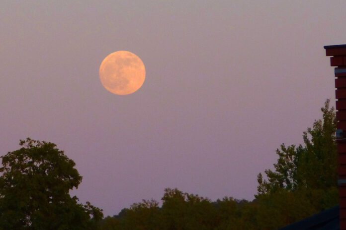 Truskawkowy Księżyc