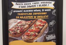 Reklama zapiekanek w WC