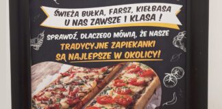 Reklama zapiekanek w WC