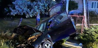 Kierowca audi uderzył w słup energetyczny Kowalowa