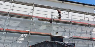 W Woli Rzędzińskiej powstaje mural Heleny Marusarz, fot. UG Tarnów