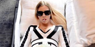 Julia von Stein w trumnie