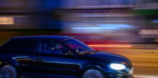 Najwięcej szybkich aut pokazuje się między godzinami 22 i pierwszą w nocy