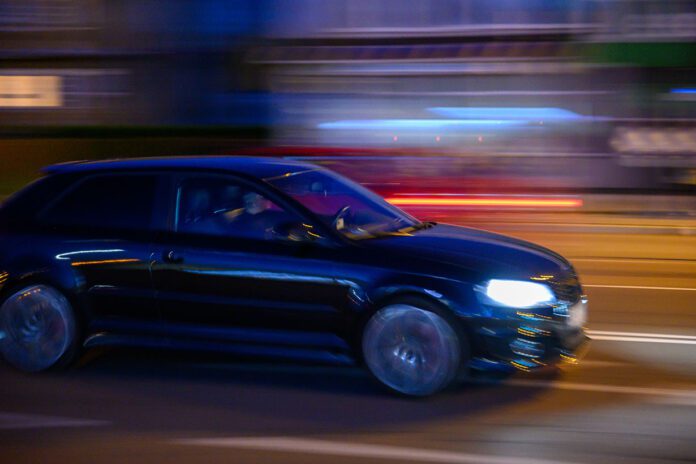 Najwięcej szybkich aut pokazuje się między godzinami 22 i pierwszą w nocy