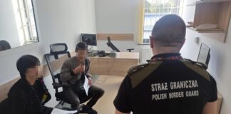 Cudzoziemcy przypuszczalnie mieli podrobione dokumenty.