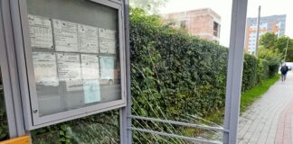 Uszkodzona wiata przystankowa ul. Starodąbrowska