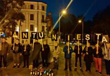 Tarnów grupa tarnowian organizuje protesty pod pomnikiem Lecha Kaczyńskiego