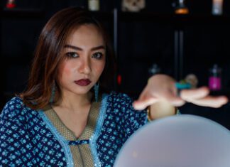 Wróżka Adela Tuszakowska