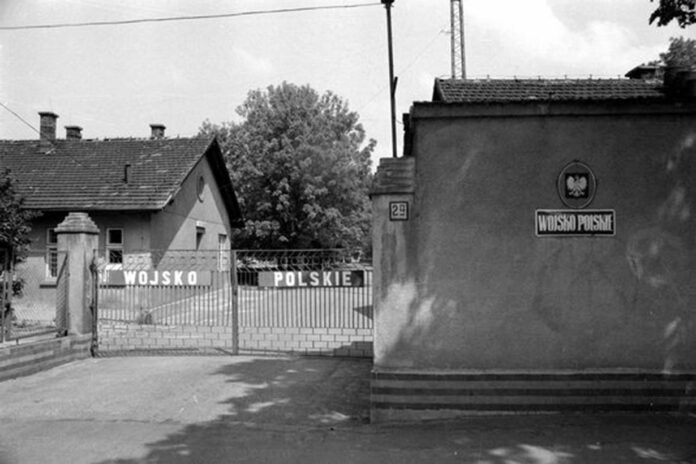 Jedno z ostatnich zdjęć koszar wojskowych w Tarnowie