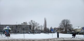 Zaśnieżony parking ul. Słowackiego