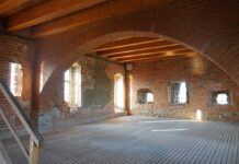 Kamienna brama poprowadzi na zamek-Fot Urząd Gminy Zakliczyn -wieza-zamkowa-w-melsztynie