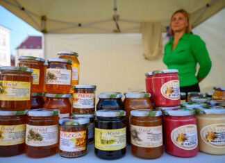 Zwykłemu zjadaczowi miodu często trudno odróżnić produkt wartościowy od produktu niskiej jakośc