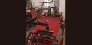 Jedna z sikawek ze sławnej wytwórni braci Bartik w Tarnowie z początku XX wieku. Pochodzi z kolekcji muzeum pożarnictwa w Przeworsku