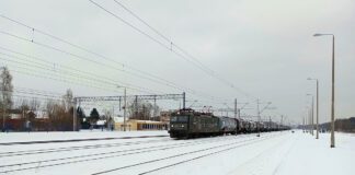 Pasażerowie korzystający ze stacji kolejowej w Woli Rzędzińskiej wskazują na potrzebę budowy ogrzewanej poczekalni, toalet i parkingu
