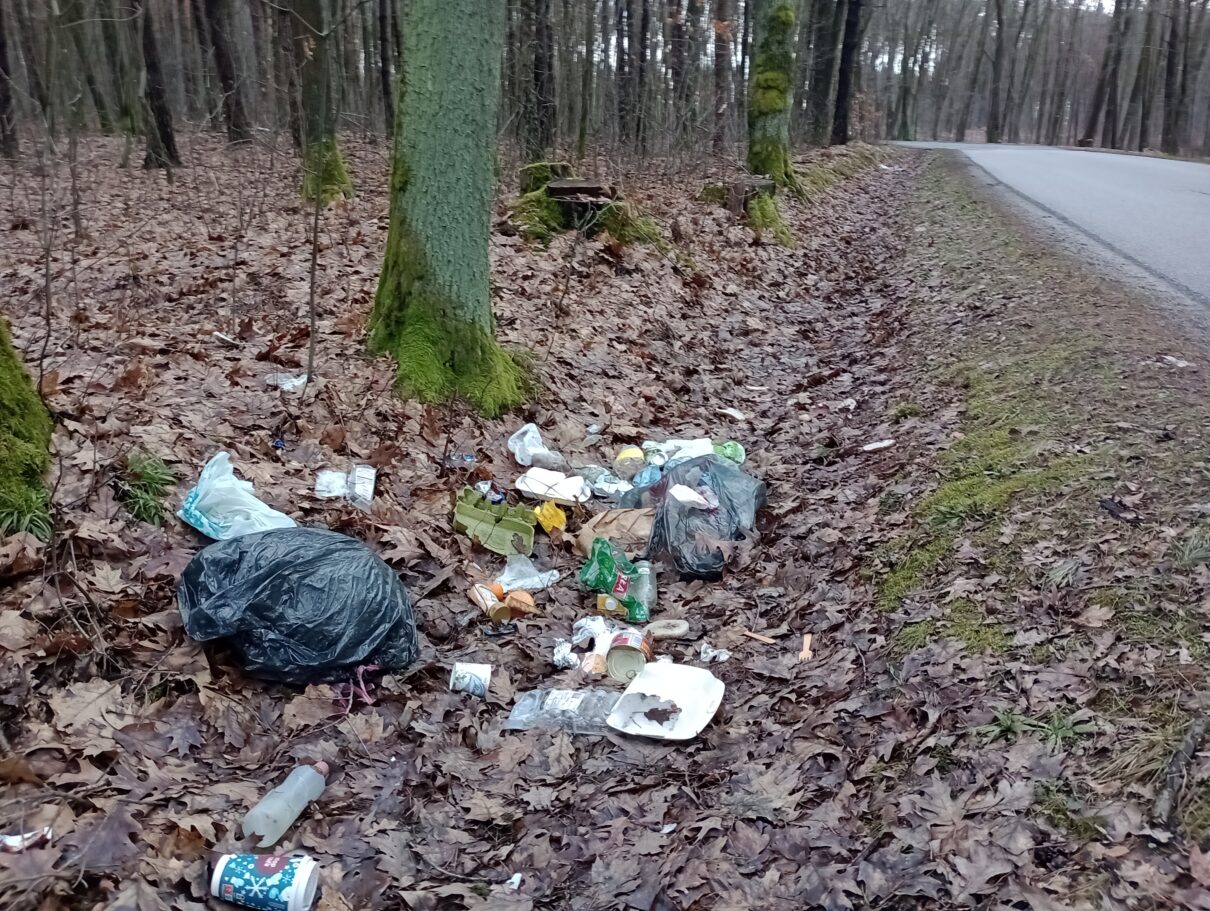 Śmieci rów Śmieci rów