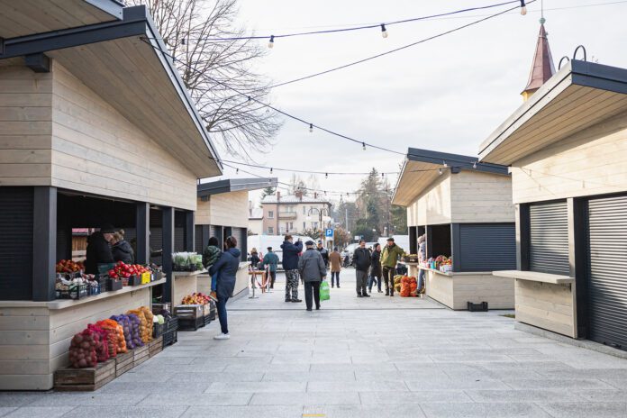 Plac targowy w Tuchowie otwarty, fot. UM w Tuchowie