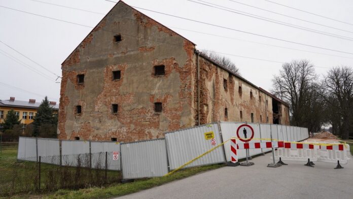 Co dalej ze spichlerzem, fot. UG w Radłowie