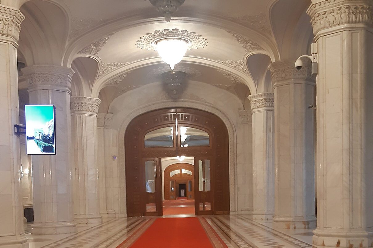 Pałac Parlamentu: jeden z korytarzy