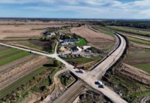 Będzie obwodnica, ale rolników czeka długa wyprawa w pola Obwodnica w Szczurowej, która powstaje, odcięła niektórym rolnikom dotychczasowy dojazd do pól uprawnych | Fot. Zarząd Dróg Wojewódzkich w Krakowie