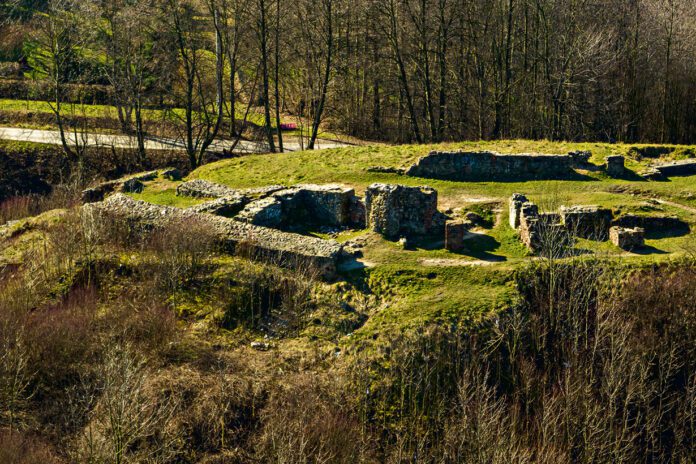 ruiny zamku na Marcince