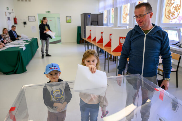 Trwa głosowanie w wyborach samorządowych – dane o frekwencji