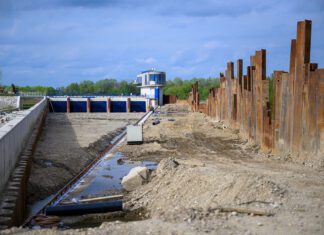 Protesty ekologów nie wstrzymały budowy elektrowni wodnej na Dunajcu koło Tarnowa | Fot. Paweł Topolski TEMI