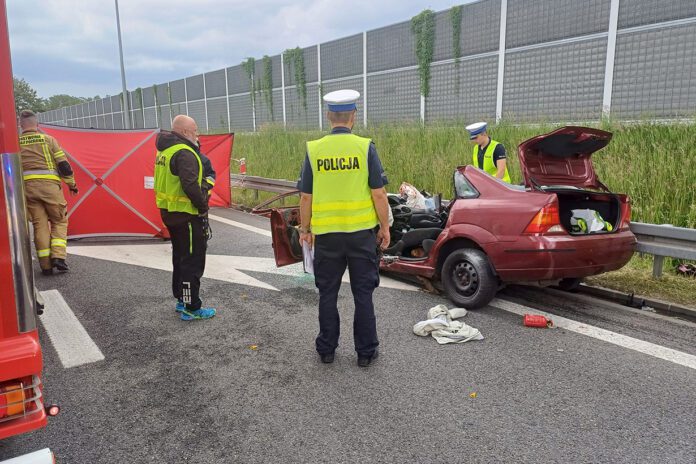 Tragiczny wypadek na autostradzie A4 - Nie żyje pasażer samochodu osobowego