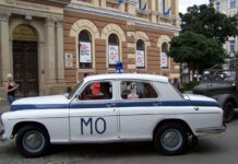 Zabytkowa FSO warszawa 223 w roli radiowozu MO. | Fot. Wiesław Ziobro TEMI