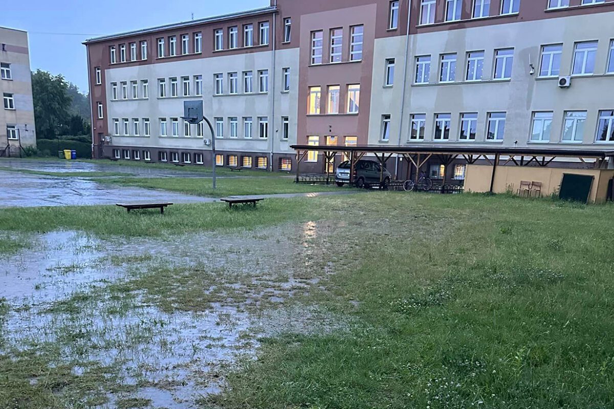 Sporo zalanych i podtopionych miejsc po ulewie w Tarnowie - IV LO