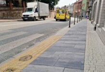 W głównej części Brzeska pojawiają się nowe estetyczne chodniki. Niektóre wymagały akceptacji konserwatora zabytków.