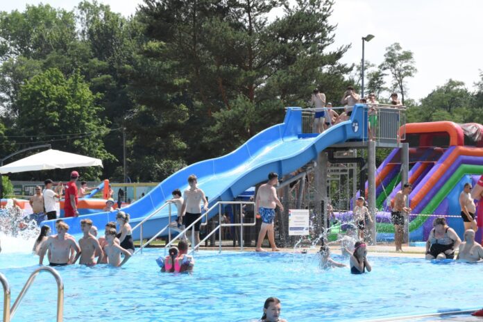 Otwarto zmodernizowany Letni Basen w Dąbrowie Tarnowskiej, fot. UM w Dąbrowie Tarnowskiej