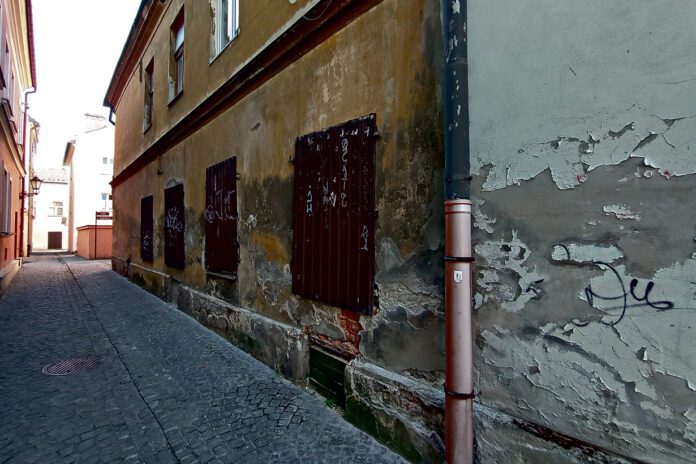 Ponure zakątki tarnowskiej starówki