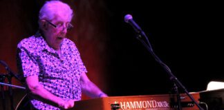 fonograf-John Mayall, klub Studio 2019