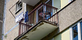 Balkony w blokach wkrótce będą niebezpieczne - Spółdzielnia musi podjąć szybkie decyzje