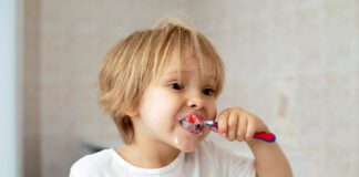 Jak dbać o higienę jamy ustnej u dzieci - Praktyczny poradnik