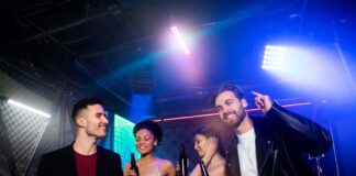 Nieznane światy klubów nocnych go-go