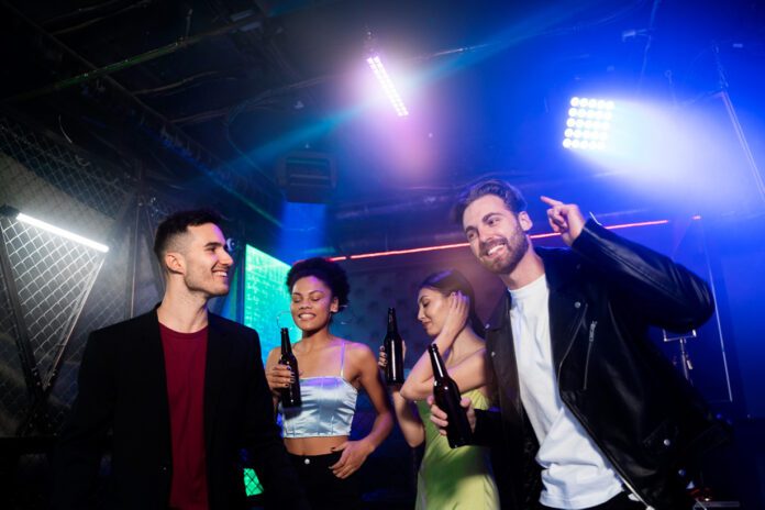 Nieznane światy klubów nocnych go-go