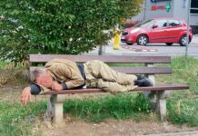 Częstym widokiem są pijani w centrum miasta