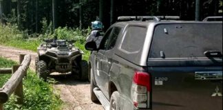 Stop quadom i crossom w lesie