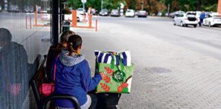 Tarnów - Dom na dworcowej ławce