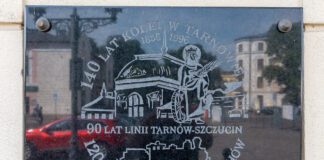 To jest tablica, która z powodu konieczności zamontowania innej została zdjęta