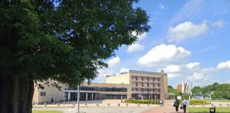 Budynek pływalni Akademii Tarnowskiej