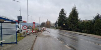 W Siedliskach w gminie Tuchów powstaje nowe przejście dla pieszych