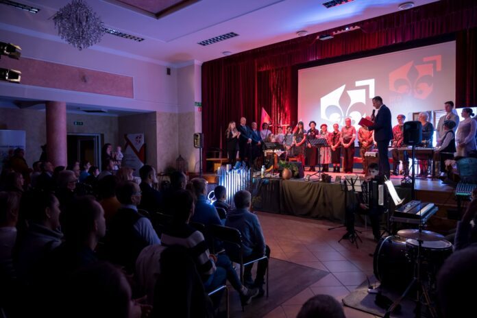 Wielkie patriotyczne śpiewanie w Ołpinach