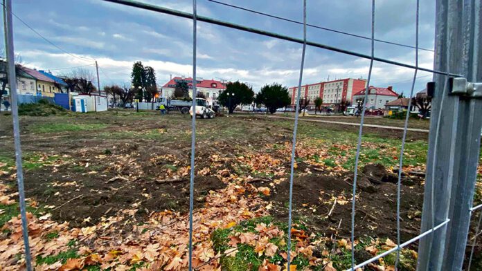 Przebudowa dąbrowskiego rynku w ogniu krytyki