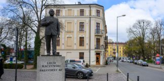 Pomnik Kaczyńskiego nie do ruszenia