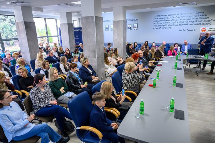 W Starostwie Powiatowym w Tarnowie odbyło się seminarium z okazji Światowego Dnia Autyzmu