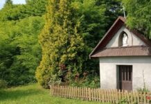 Chwalcie łąki umajone! Kapliczka